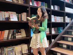 -钟书阁(松江泰晤士小镇店)