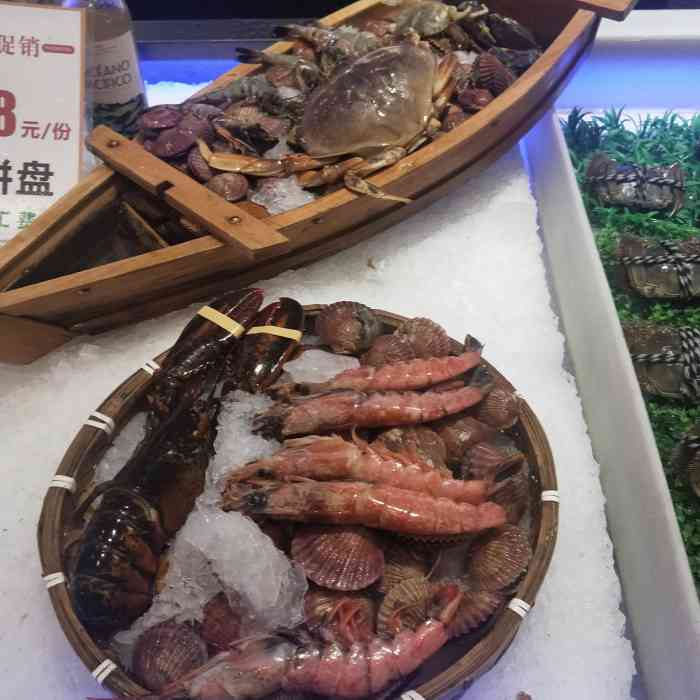 海盈阁(hello mart城市市集店"路过这里吃个饭,走到里面,看到一个