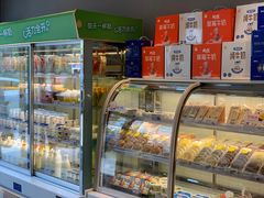 面包甜点陈列柜-一鸣真鲜奶吧(中央花园店)