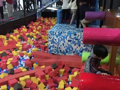 -嘿哟动霸CHUA·新潮玩运动娱乐中心·蹦床滑冰团建乐园