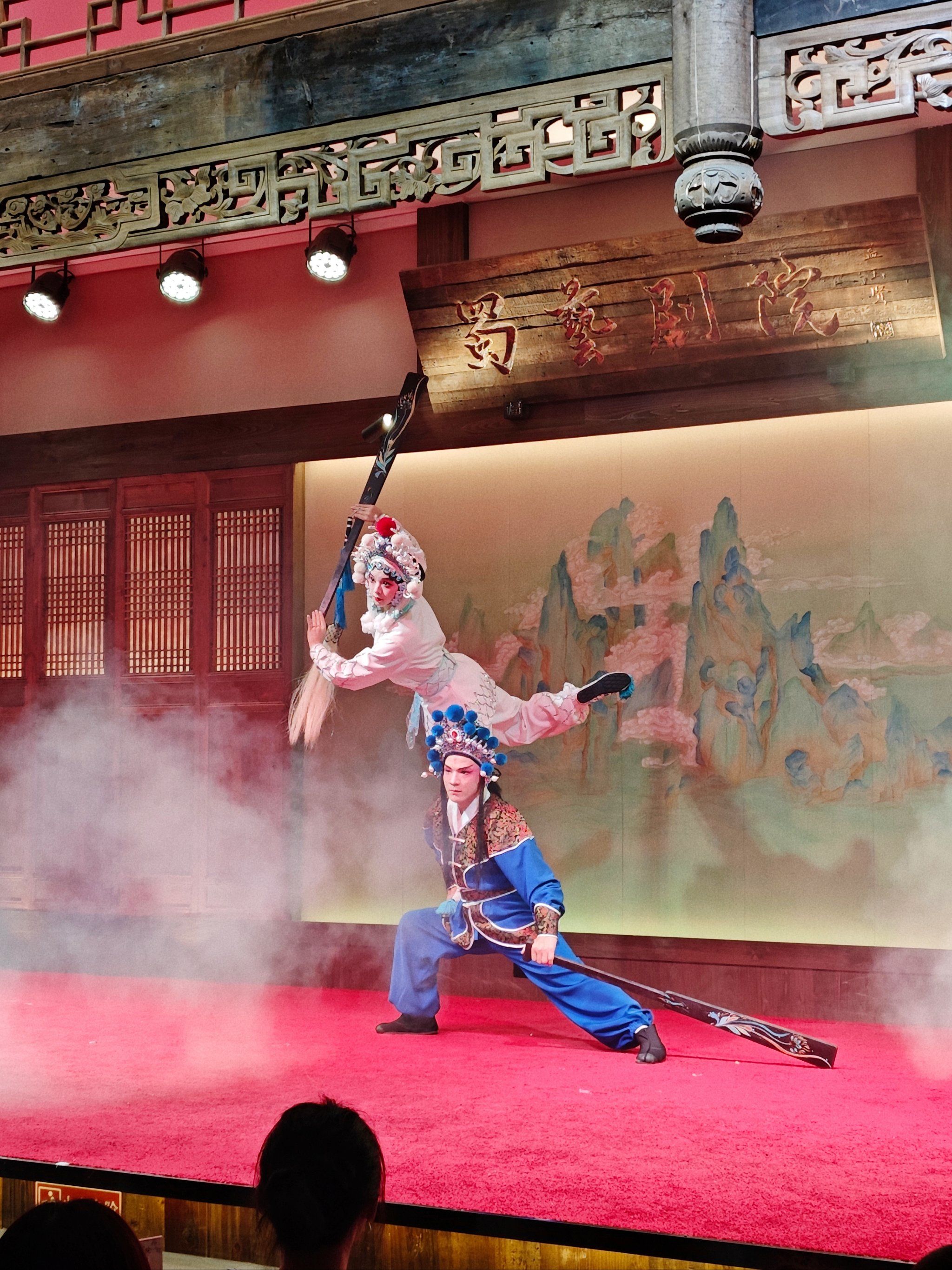 真的超棒9199
/
武戏～杂技～舞蹈～长嘴壶盖碗茶表演