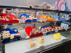 面包甜点陈列柜-巴黎优朵烘焙馆(菱角湖壹号店)