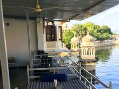 -Lake Shore Hotel & Restaurant