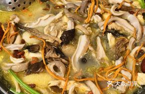 Yunnan Wild Mushroom Pig's Trotter Chicken Soup