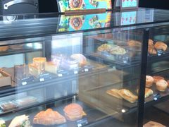 面包甜点陈列柜-星巴克(G15苏通大桥服务区西区)