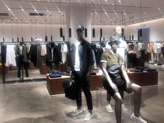 -URBAN REVIVO(西安Momopark店)