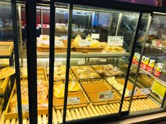 面包甜点陈列柜-顶东面包花园·生日蛋糕(世博店)