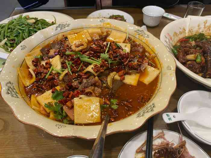 张大彪临沂炒鸡(院士港店"位置:比较好找原龙虾店 附近就是万科小区