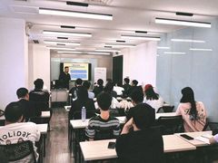 -金夫人化妆摄影职业培训学校