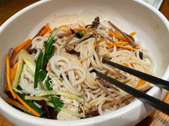 鸡丝凉米线-云海肴·汽锅鸡·云南菜(天山百盛优客店)