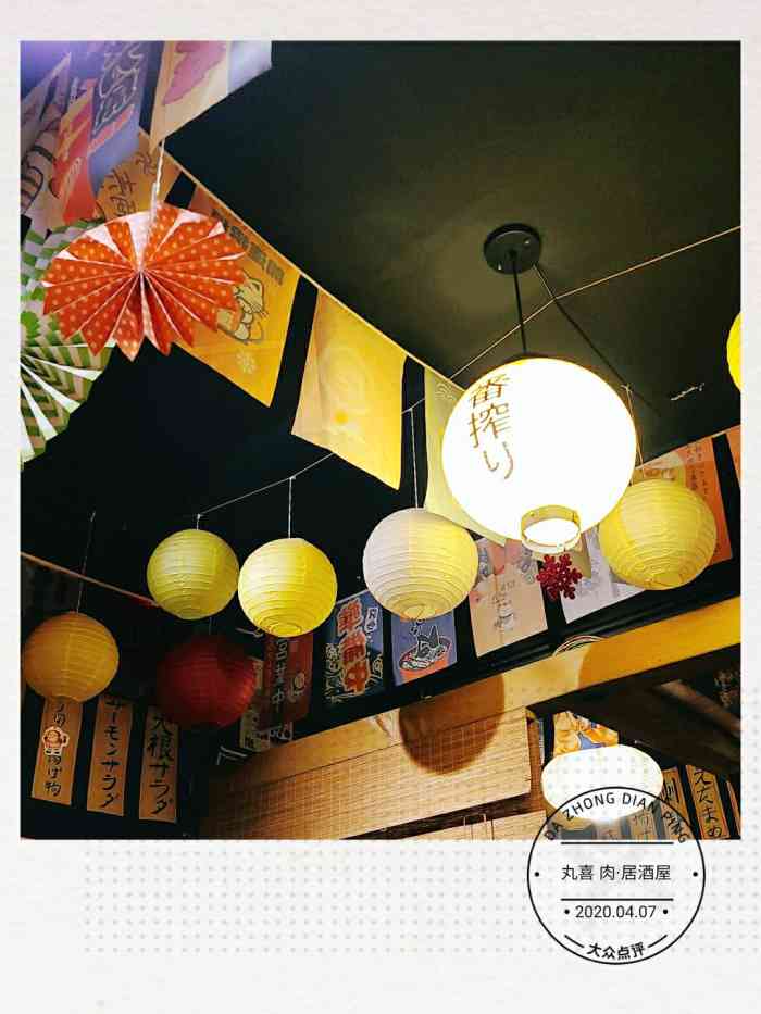 顾客大多都是两个人来吃饭.