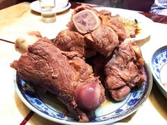 酱骨棒-东北哈尔滨酱骨头馆房掌柜铁锅炖