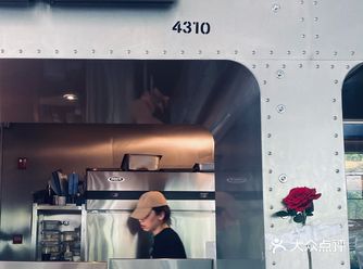 这里的店充满了玫瑰，浪漫至极