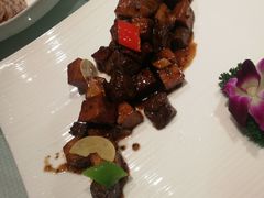 火山石黑蒜牛肉粒-香丰阁·烤鸭·川湘菜(清河店)