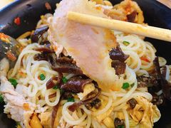 全家福干捞螺蛳粉-怂猫抓子·成都冒烤鸭