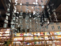 -猫的天空之城概念书店(杭州南宋御街店)