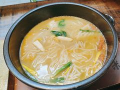 -银米·云南传统过桥米线(双廊黑金冠店)