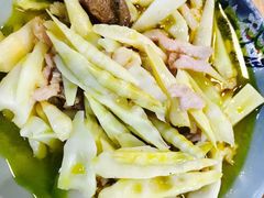 笋尖木耳肉丝-朱洪元苏式面馆(绿宝广场店)