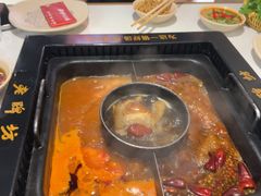 -老牌坊云南鱼豆花火锅(哈西万达店)