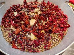 -金鱼盆32年水煮鱼·18秒辣椒炒肉(京西大悦城店)
