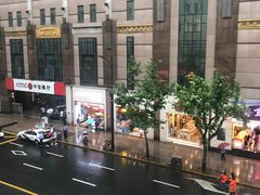 靠窗位置  路边街道-麟1929(外滩店)