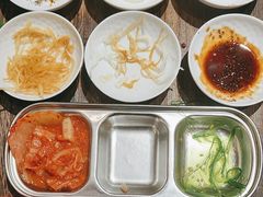 -围炉肉舍•炭烤活鳗•丹东海鲜烤肉(步行街店)