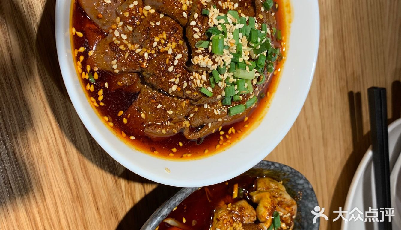 在红街背面，chaos 酒店对面， 走到最后