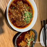 在红街背面，chaos 酒店对面， 走到最后