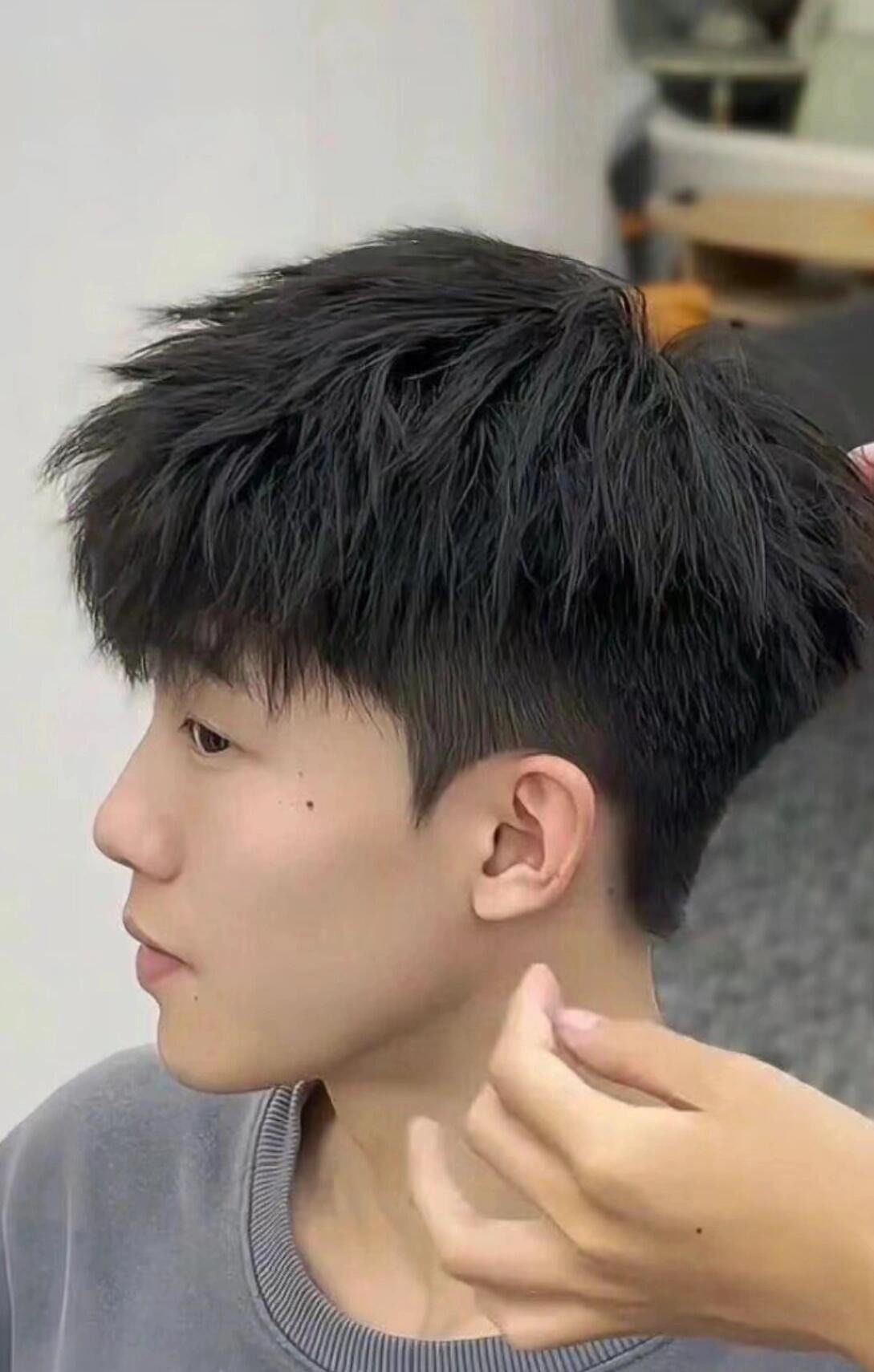 男生简洁发型