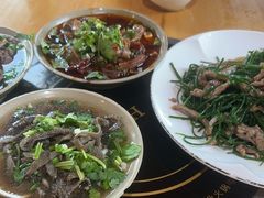 -大众跷脚牛肉馆·非遗传承单位(峨眉山店)