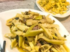 雪菜炒野山竹笋-紫藤园·天目湖大鱼头(南山竹海店)