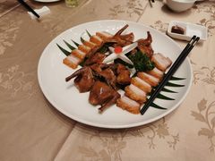 烧腩仔拼红烧乳鸽-雍景湾大酒楼(狮山店)