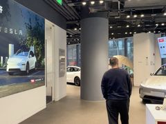 -TESLA 特斯拉(上海太古汇体验店)