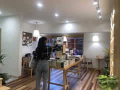 -猫的天空之城概念书店(束河店)