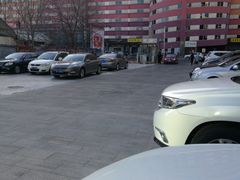 -居然之家金源店-停车场