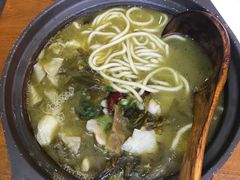 石锅酸菜鱼-周鱼小馆石锅酸菜鱼(活力汇店)