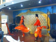 维吾尔餐厅-美女帅哥-维吾尔餐厅(宜山路店)