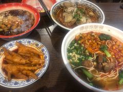 -爆炸头阿姨小四川正宗川味小吃(无任何分店)