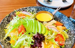 Pan-Seared Shrimp Avocado Salad