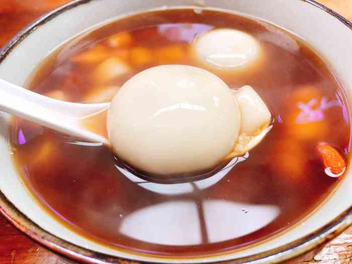 龙记山城汤圆(观音桥总店)-"就在好吃街里面,下午四点多去的时候人还