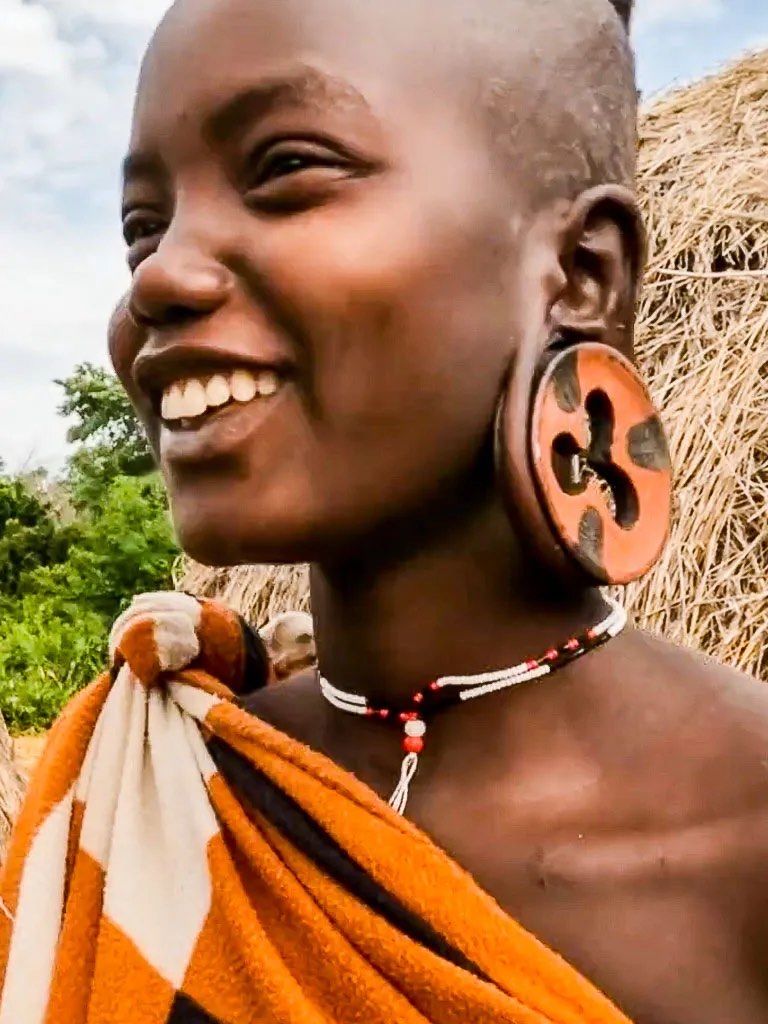 夫妻自驾非洲探访唇盘族,自驾游的魅力