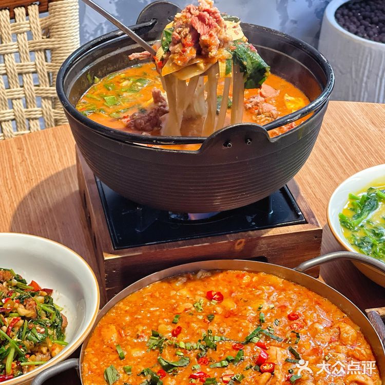 如果你来昆明旅行，一定要来尝尝这碗油焖鸡 🍗