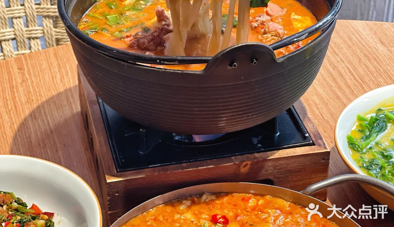 如果你来昆明旅行，一定要来尝尝这碗油焖鸡 🍗