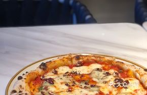 Gorgonzola Cheese Pizza