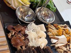 -蘑统田下·野生菌火锅