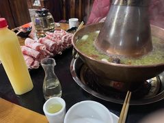 -果松木炭酸菜铜火锅·外婆参鸡汤