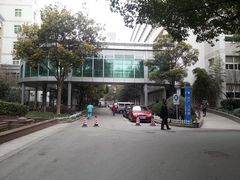 场地-交通大学医学院附属新华医院-停车场