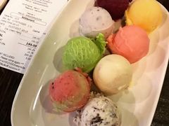 -莓园冰淇淋店