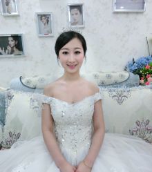 -红馆妆造(中央大街店)