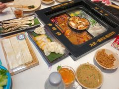-老牌坊云南鱼豆花火锅(哈西万达店)